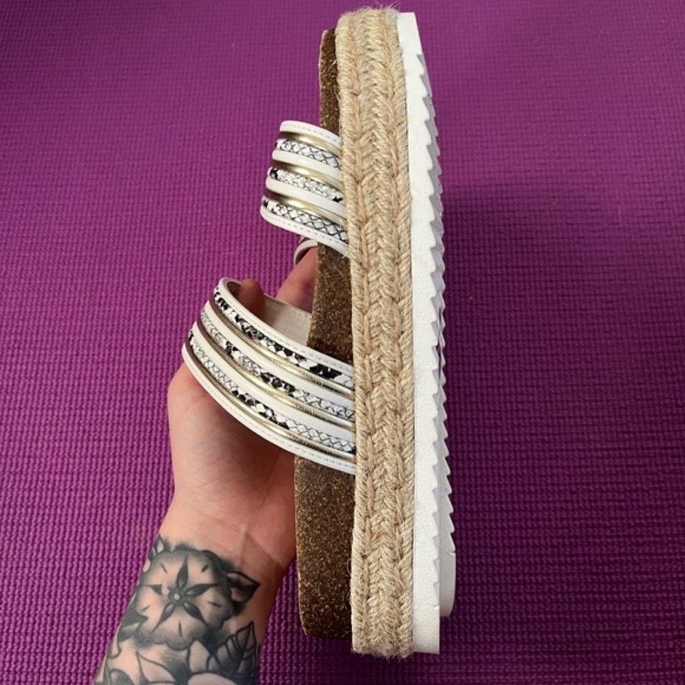 SO SANDALS